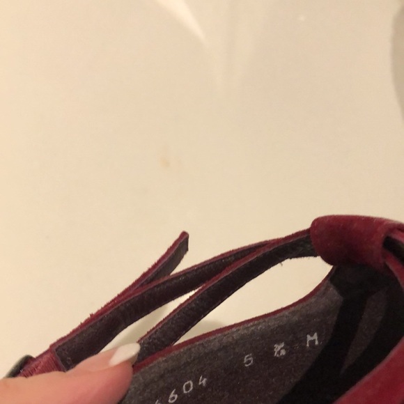 STUART WEITZMAN deep red suede/patent leather heels - Picture 9 of 9